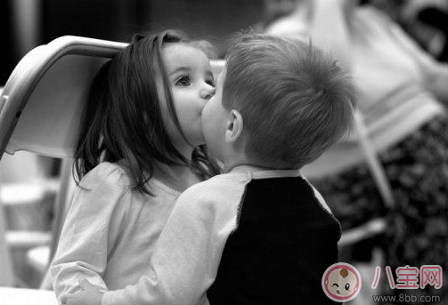 When is Kissing Day 2017? What is the origin of International Kissing Day?